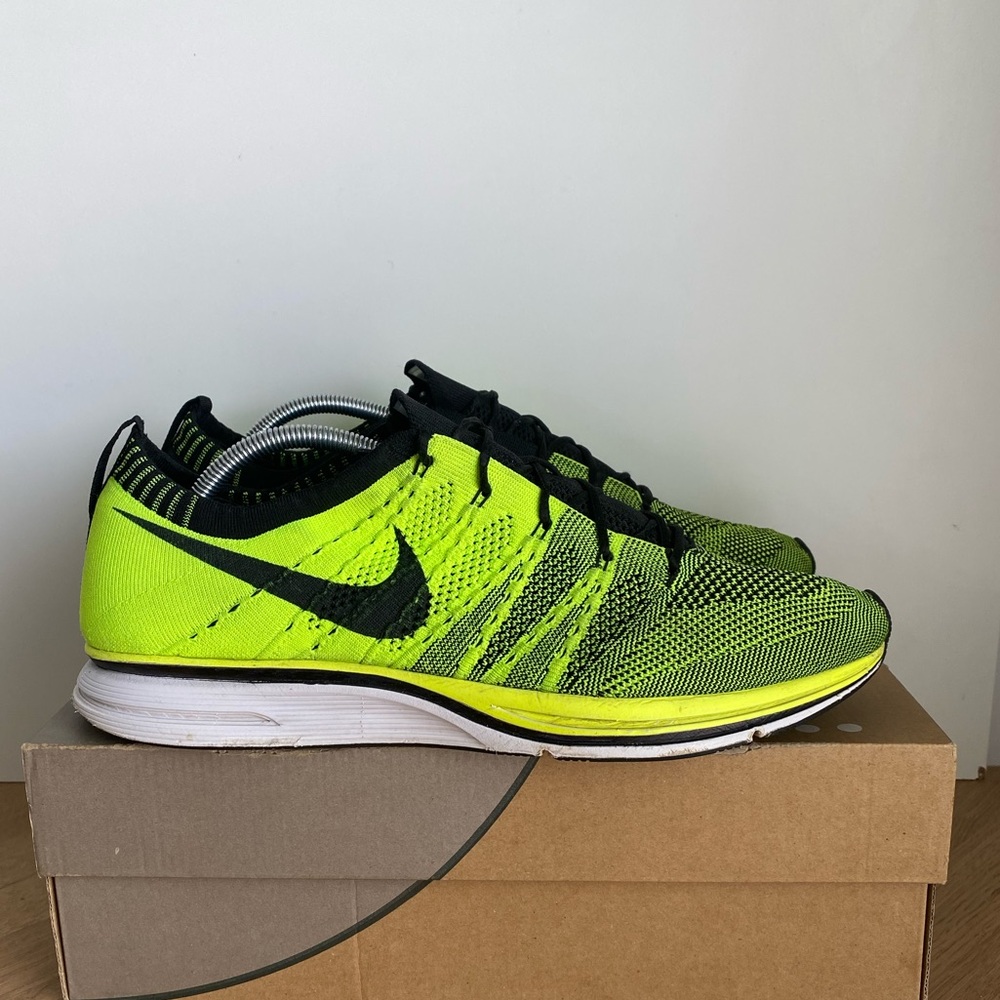 RARE 2012 Nike Flyknit Racer “Volt” Men Sneakers- SZ 12 - Picture 2 of 12